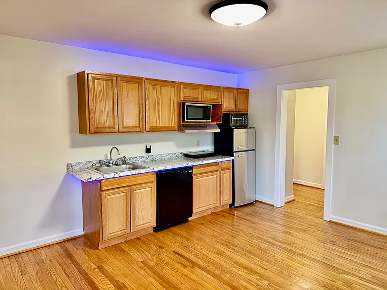 4 Hillside Ave #1 — Photo 1
