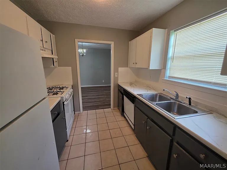 6105 Jennifer Ln — Photo 9