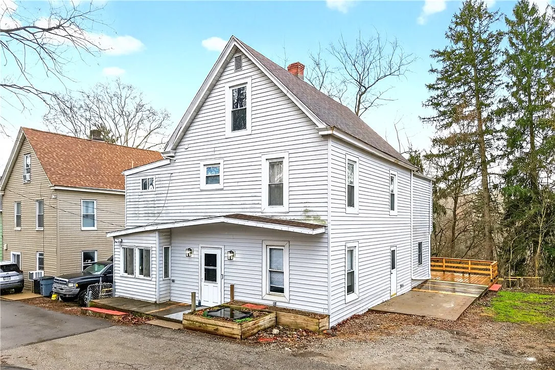 15 Montour St photo 1