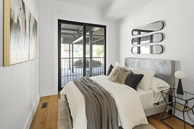 532 E 3rd St #1 — Photo 7