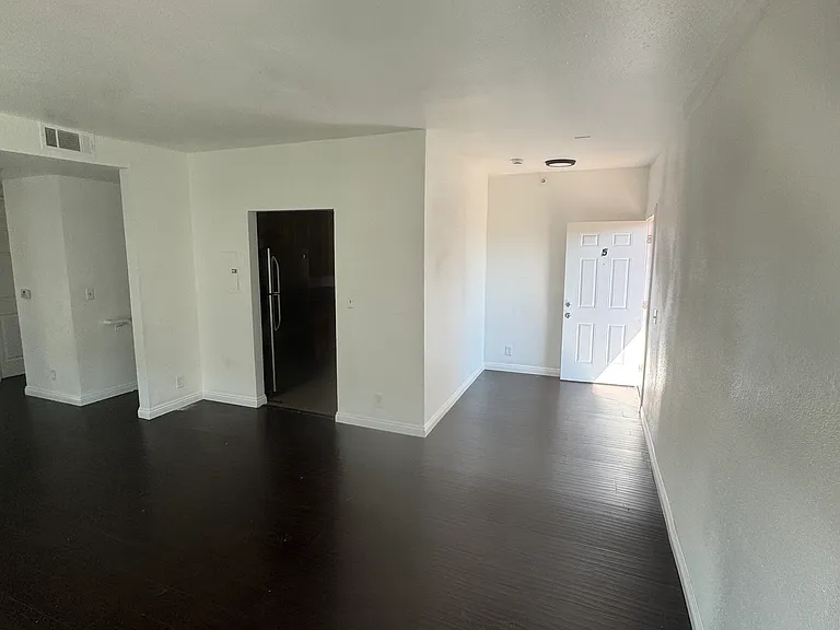 1111 Sunvue Pl #6 — Photo 2