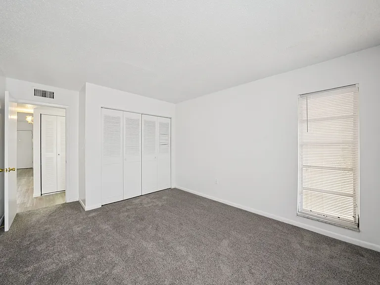 Lennox Court Apartments — Photo 20