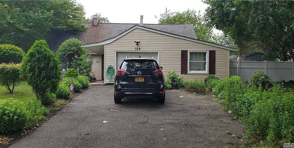 1st image of 104 Split Cedar Dr
