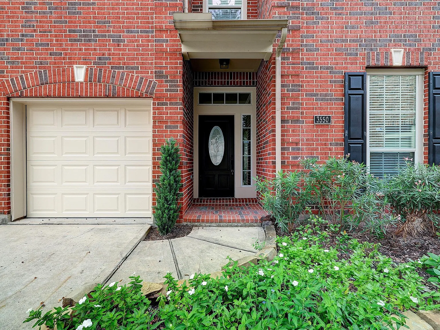 4 bed, 3.5 bath, 4050 sqft, $6,000 — Photo 3