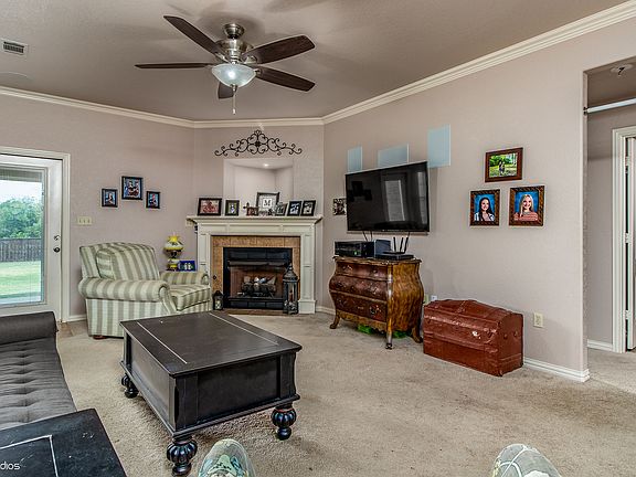 Living w/ gas fireplace