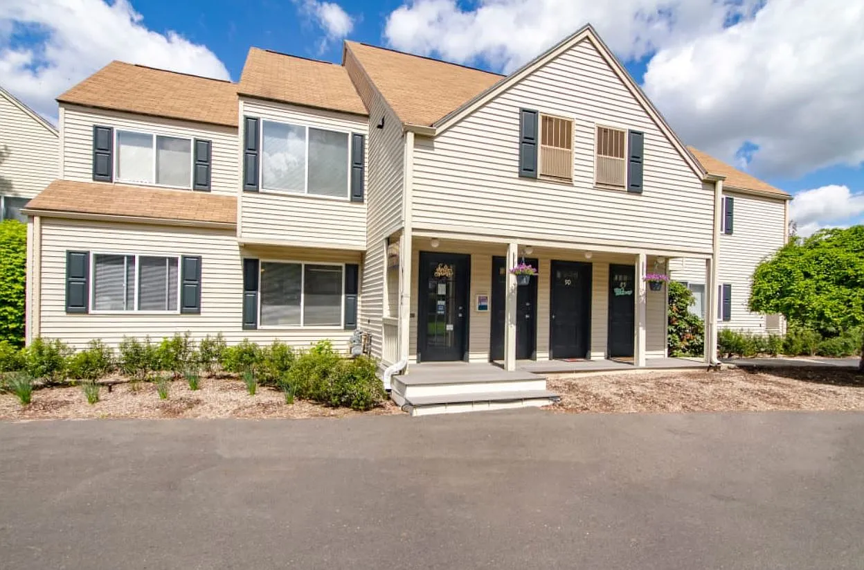 Briar Knoll Apartments — Photo 1