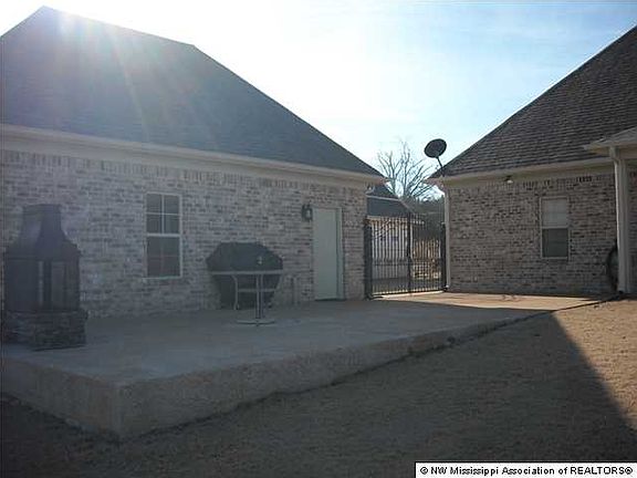4th image of 1740 Robertson Place Dr