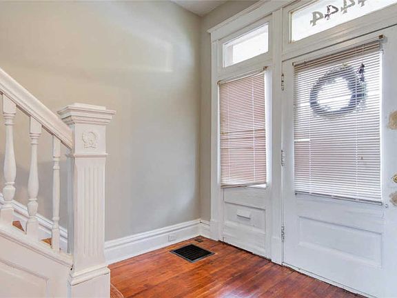 2nd image of 4444 Clarence Ave