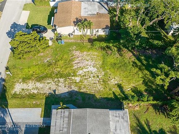 5th image of 1574 NE 36th St