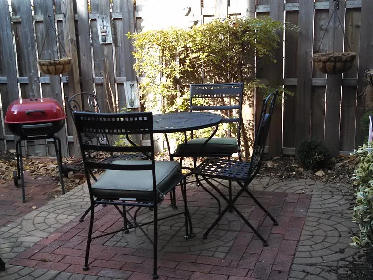 Elm St NW — Photo 8