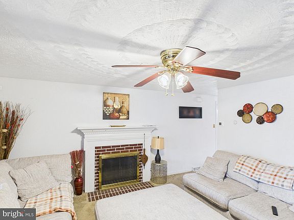 3rd image of 636 Clermont Ave