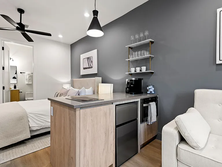 210 W Columbus Dr #3 — Photo 9