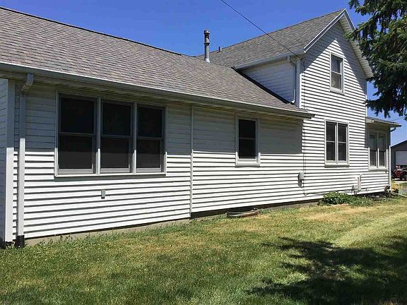 3rd image of 105 3rd St NE