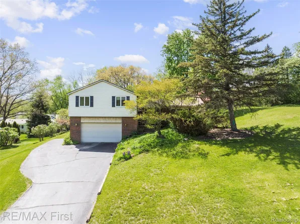 3338 Serenity Rd, Oakland, MI 48363