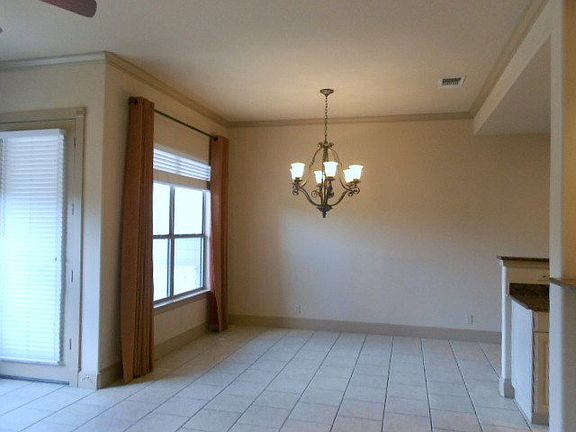3rd image of 476 Summit Cir