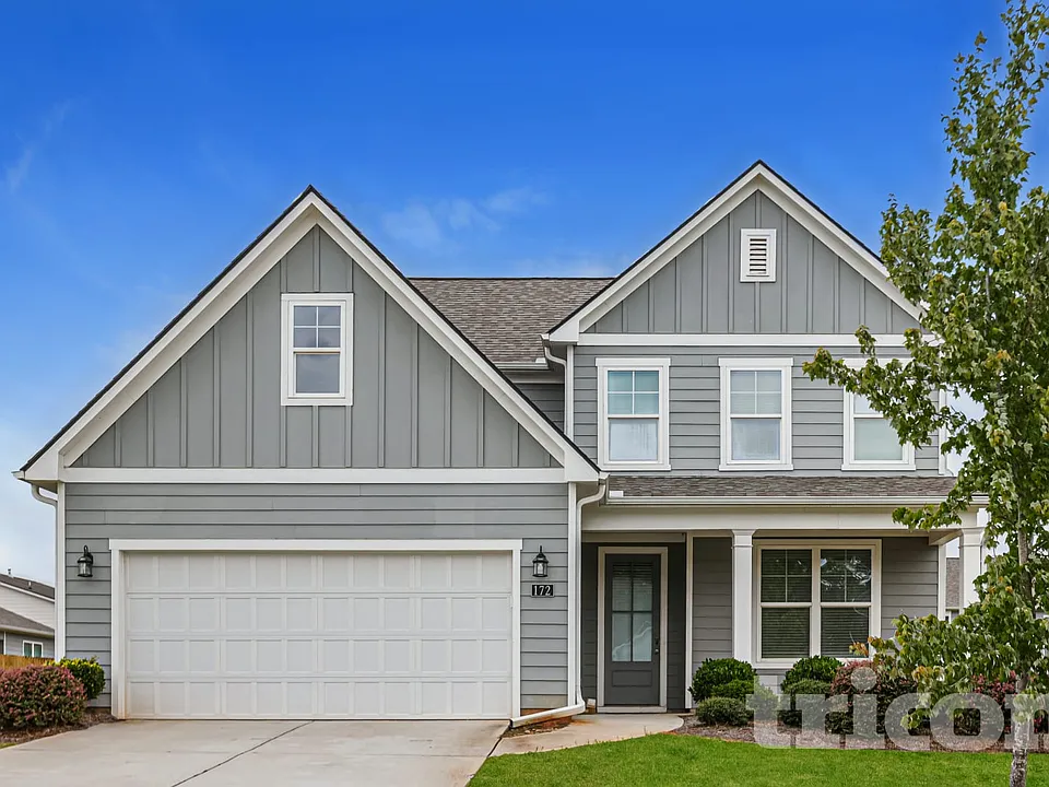 172 Everett Sq