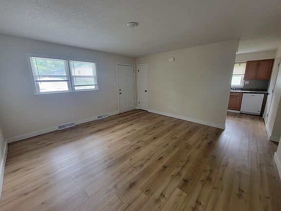 3rd image of 6006 N Kent Dr #A