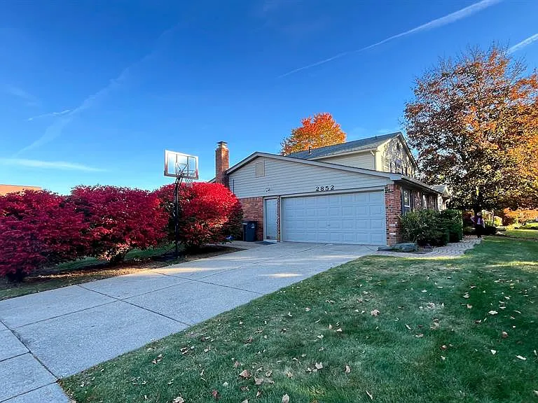 2852 Mayfair Dr — Photo 34