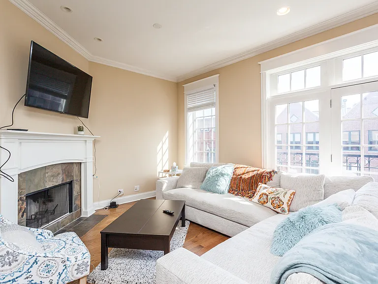 2730 N Lincoln Ave #4 — Photo 4