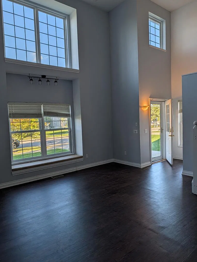 3 bed, 2.5 bath, 1932 sqft, $3,000 — Photo 3