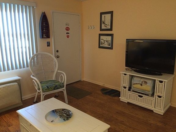 5th image of 1008 Wesley Ave #409