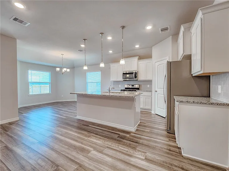 6130 Darlington Ave — Photo 11