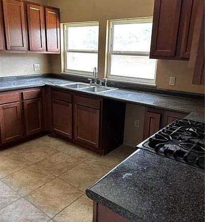 3rd image of 2513 Lavender St