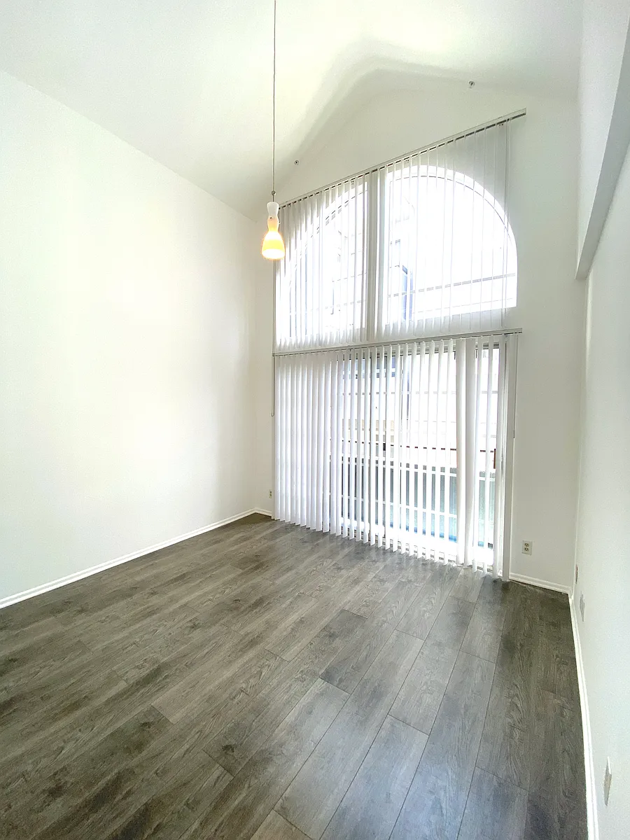 Building Photo - 5617 Carlton Way #207