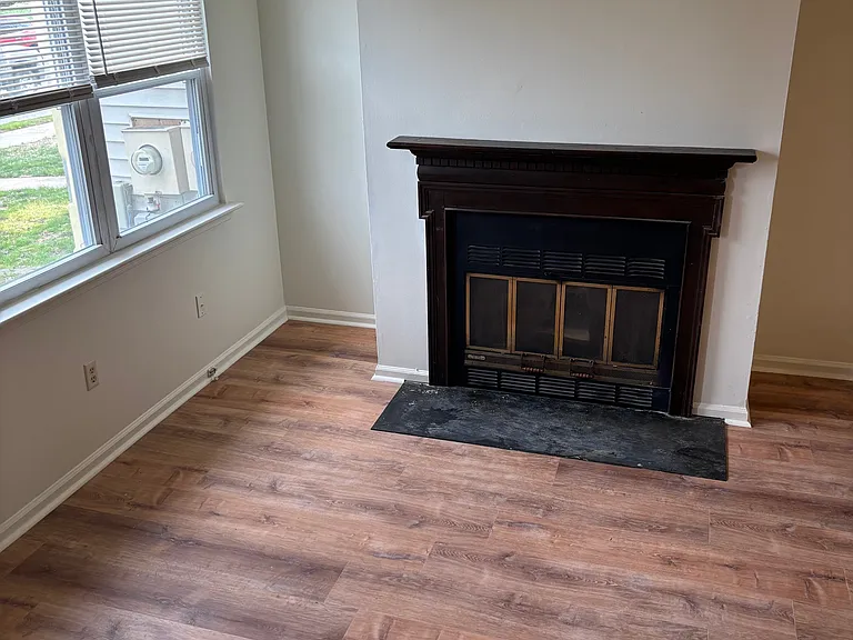 856 Woodcrest Dr — Photo 11