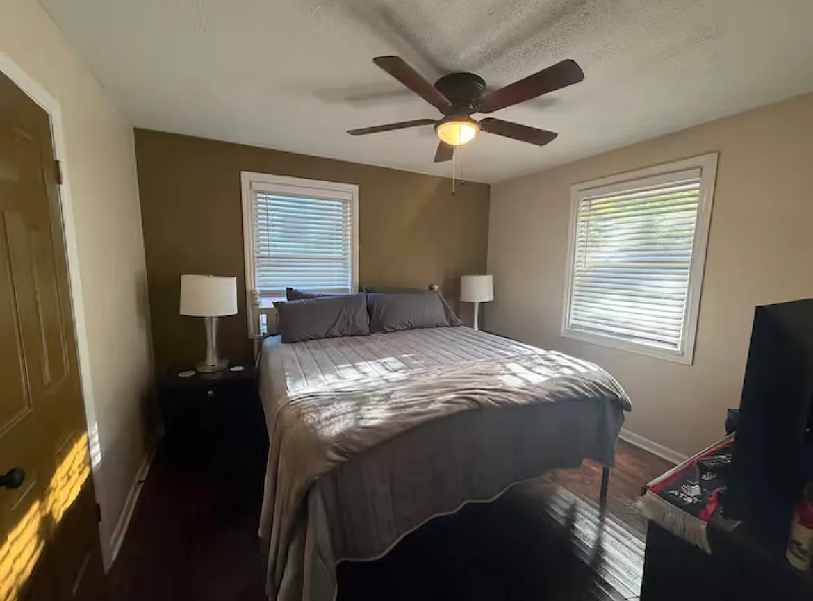 3 bed, 900 sqft, $1,900 — Photo 4