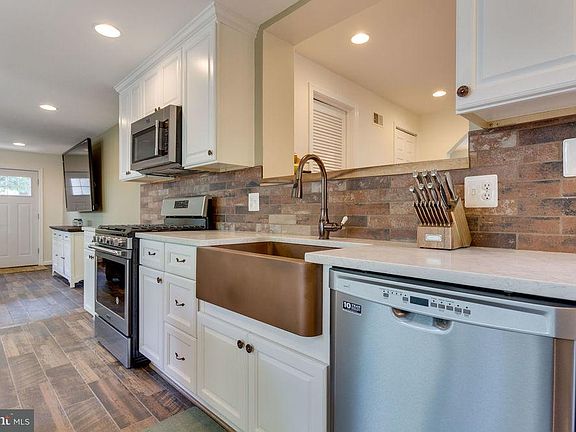 5th image of 2904 Oak Knoll Dr