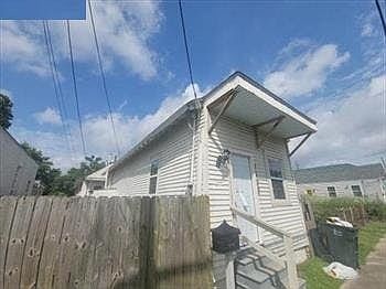 2nd image of 2122 2nd St