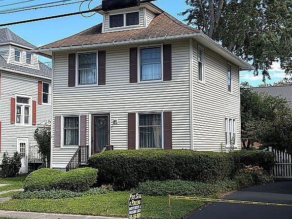 3rd image of 2 Lewis Ave