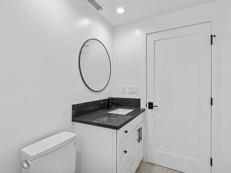7906 Oakdale Ave — Photo 24