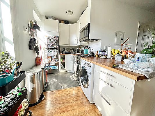 4th image of 162 Carroll St #3