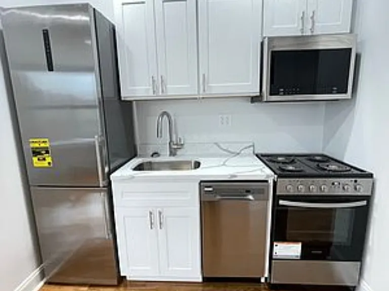 233 E 3rd St #4G — Photo 3