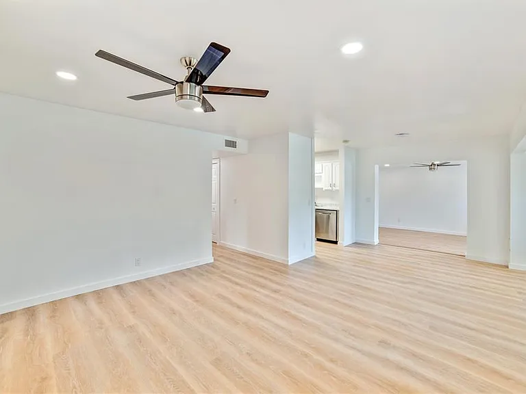 4413 W Rogers Ave — Photo 6