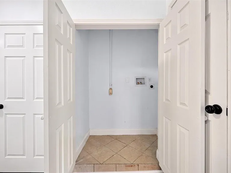 9211 Clearway Dr — Photo 21