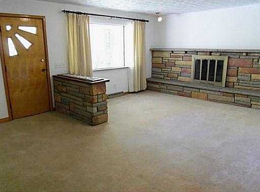 3rd image of 820 Willow Dr