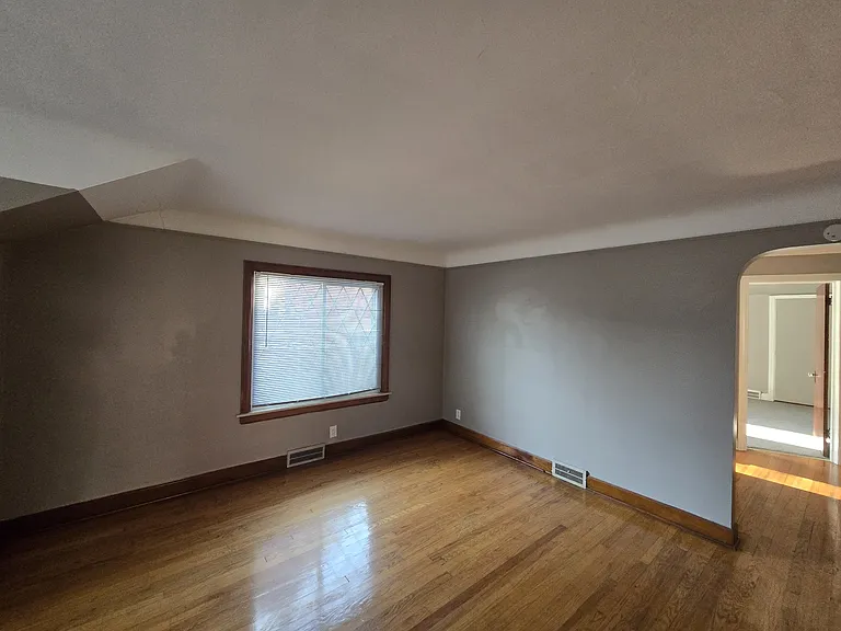 9657 E Outer Dr #1 — Photo 18
