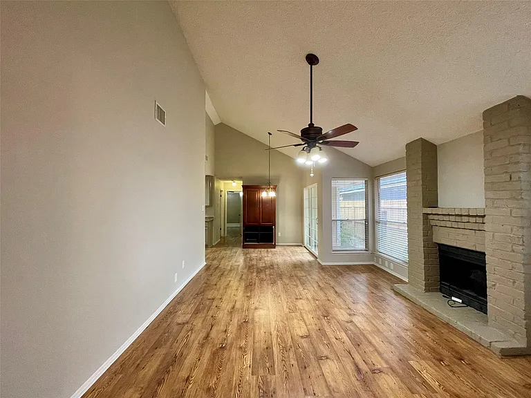 13703 Carsa Ln — Photo 2