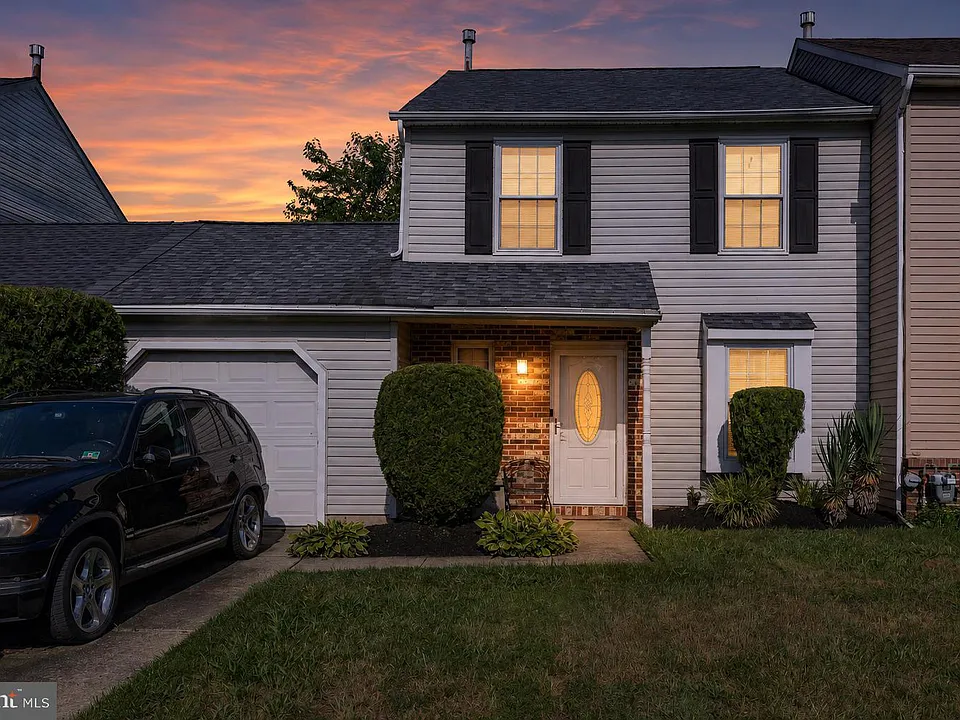 13 Hopewell Ln
