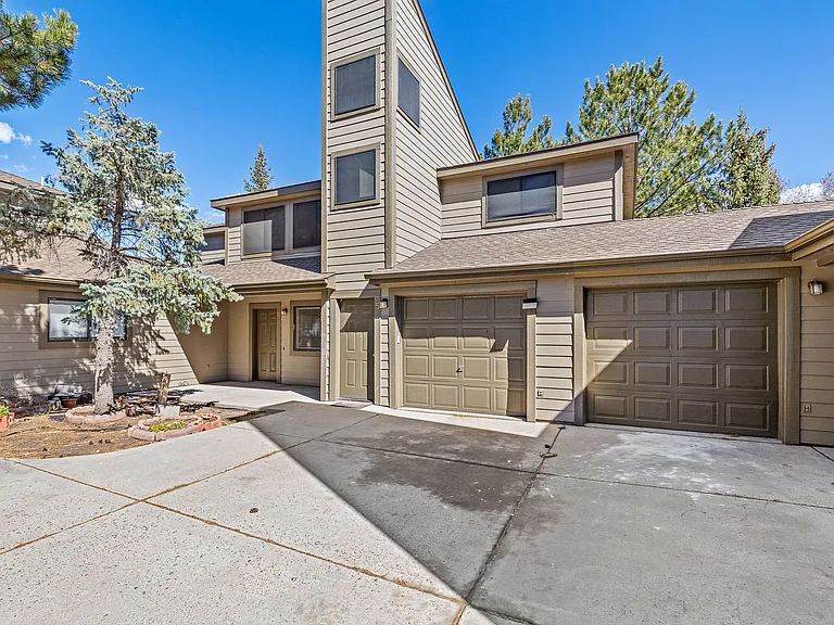 3325 E Lockett Rd — Photo 18