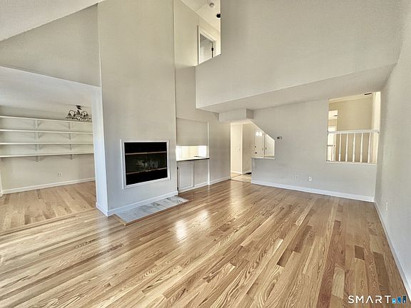 3rd image of 52 Wilton Crst #52