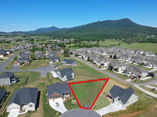 135 Alnwick Ct, Harrisonburg, VA 22801