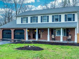 108 Maple Leaf Ln, Pottstown, PA 19464