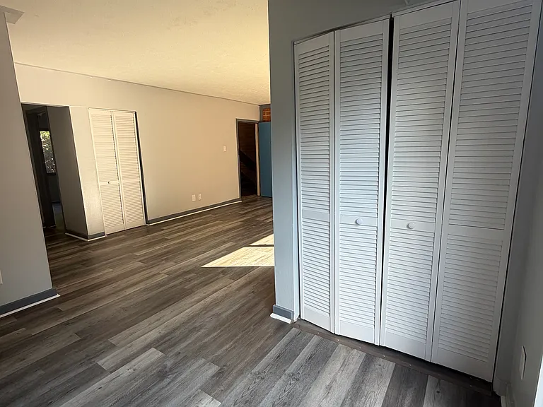 5226 Castlewood Rd #D — Photo 10