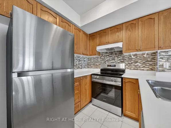 2351 Kennedy Rd #306, Toronto, ON M1T 3G9