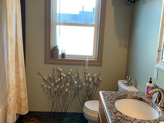 2nd image of 707 W Broadway St #1/2