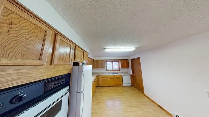 2 bed, 1.0 bath, $899 — Photo 3